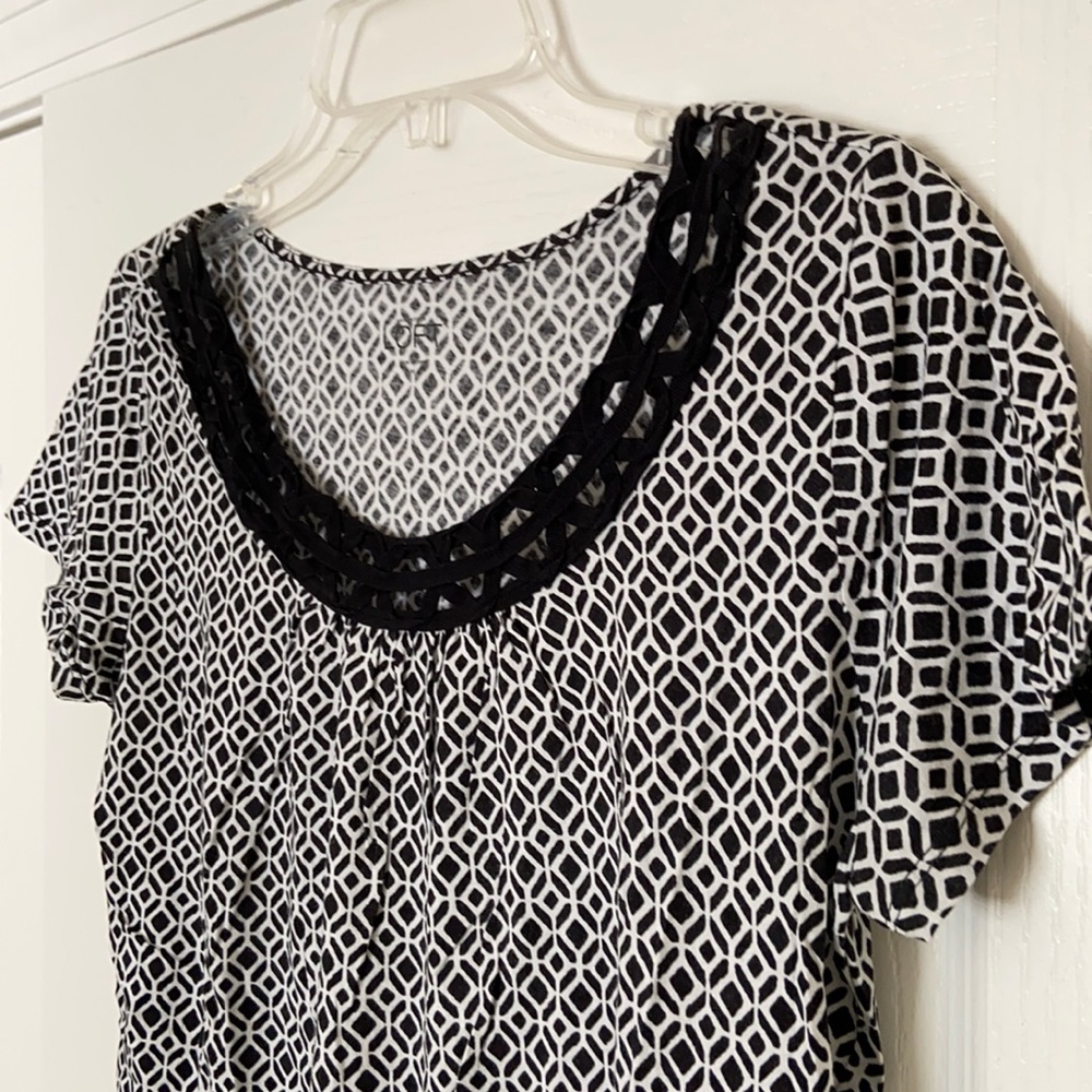 LOFT short sleeve black and white pattern size M